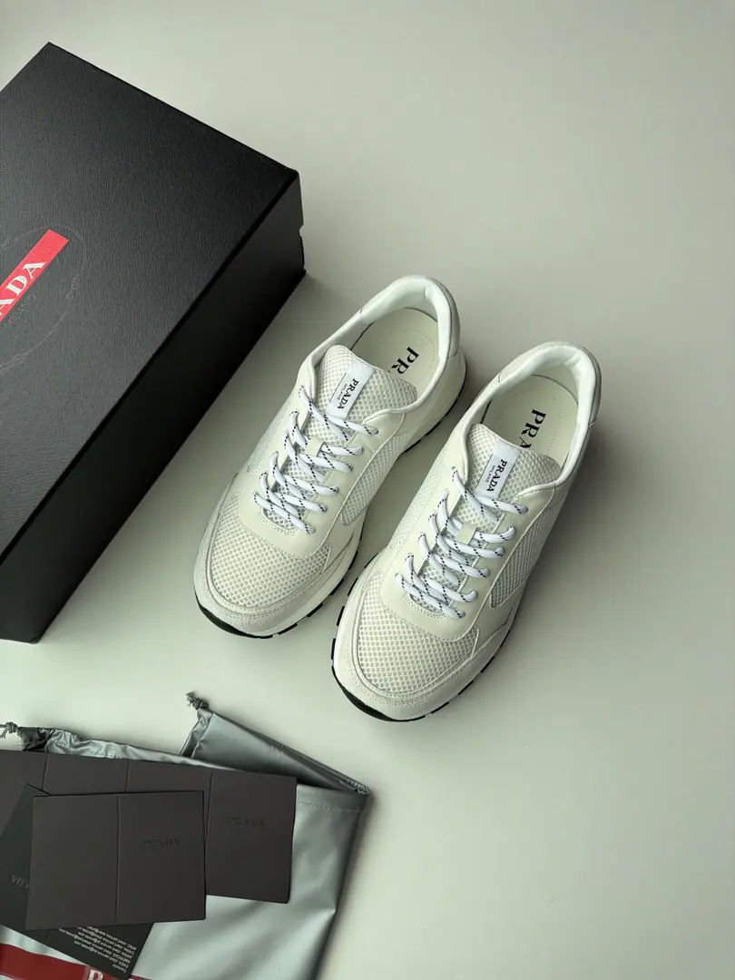 PHome sneakers are full of sports., Practical and modern., A pair of comfortable soles.. Reconstruct classic stylesPrax, I'm not sure.PradaLabel belt, badge shoelaces., Shoes are painted, eyes are pierced., Shoes with coatings, trigonometric metal logo, - I've got a shoe tongue.Prada, MilanoThe light-masked soles are dented..30Millimeter Shoe Bottom Codes: 39-45 Colours: Randal., White Bill, Blackmark, Curry Bill, Rannet, White Net, Rannet, Green Net, Ashnet