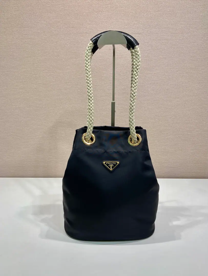 🎉New bucket bag.🎉1BE Showtime.🎉🎉 This one.Re-Nylon The handbags are designed with nylon paste and calf skin.. A unique combination adds a charming line.. The smooth ropes are a great stagger of this bag., Hand or shoulder./Slash, Top hardware.. Large Space, Very leisure fashion., Another time-consuming time-out., Baby., Let's get started.🎉🎉 Long23.5xHigh28xBottom16.5cm🎉🎉 🎉🎉🎉