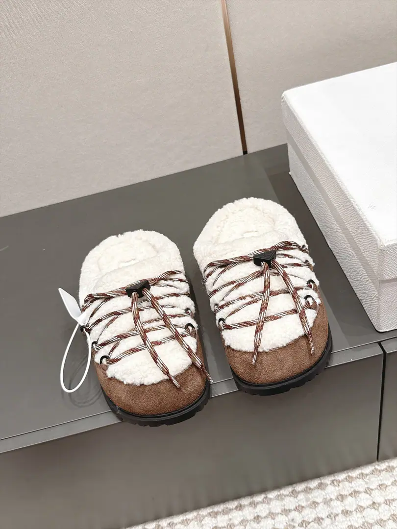 Requisition level Prad*26/New lamb-fry snow boots. Half-drawn with a velvet belt. ♪ Bringing a sense of slobber and old winter ♪, Round-headed shoes with various types of feet, Wearing and strapping. Cross-loading., The good things are always the same as the design., The warmer signs are very low-key., I'm a outdoor worker and I'm a little bit of a little bit of a home-cooked.. The garbs are a unique design that is half-further., We're going to have to balance winter warmness with the tide., You're lazy and stylish., ♪ Take the feeling of the mood of the autumn winter ♪, It's a 100-packed warm shoe suit from winter.. Shoe.: Importing high-swilight cattle back-feathers Uchi.: The lamb's furs. Otsumi!: Original version to open size: 35-41Code（40, 41Code custom is not to be changed）