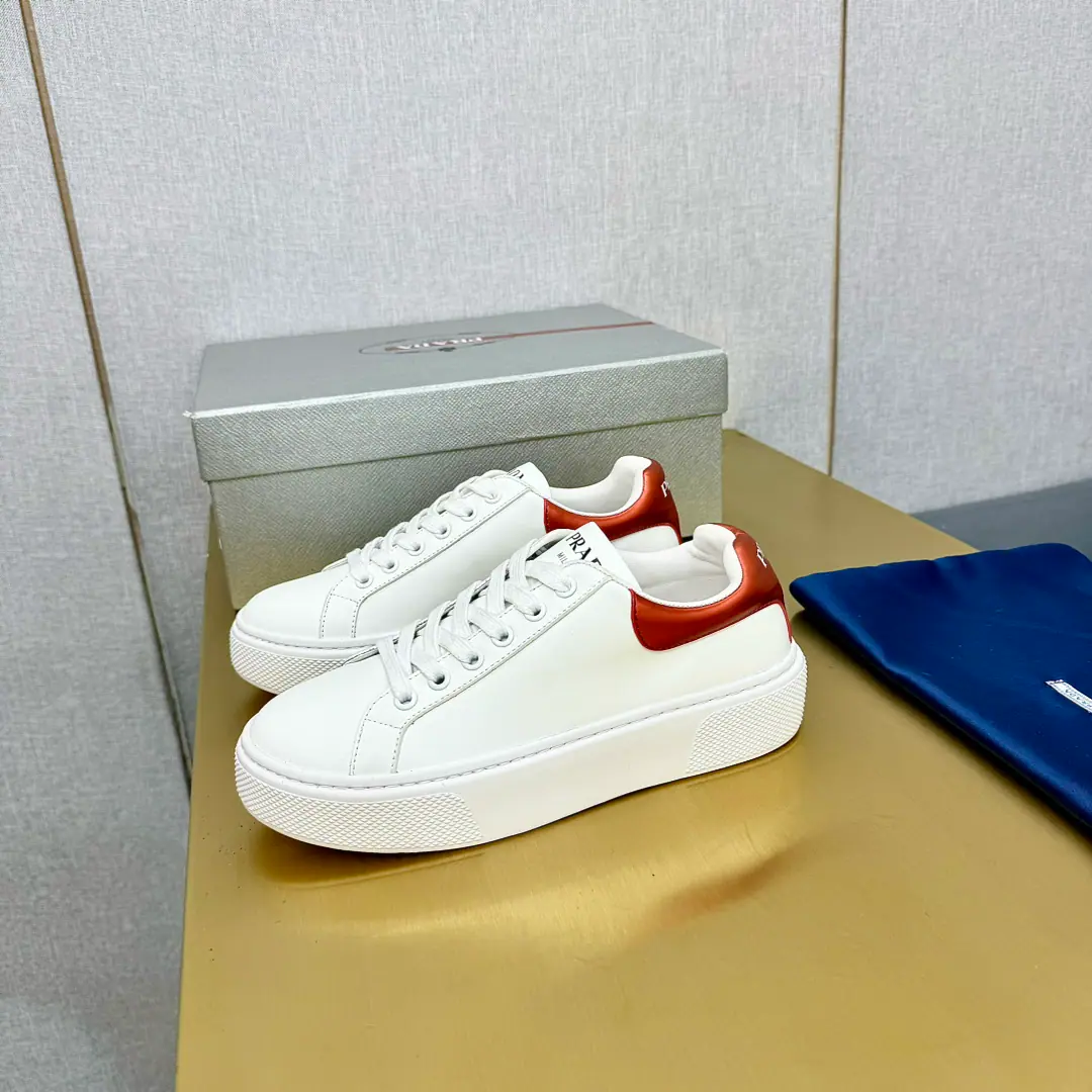 Plant price Prad*Prada. 2024Spring and summer, high-end sports shoes., These sneakers are so fashionable., Simple modern, I want to combine sports style and fine detail., The upper foot is so light., "...and made of leather material.", A rubber shoe., Shoe-tucking the alphabet., The logo, the triangulation metal logo is so elegantly developed.. Shoe.: Original green cow skin, High-wild-lighted cow emplea. Uchi.: In the sheep's skin. Otsumi!: OriginalTPU+pu♪ So we're all together ♪ Size: 35-41I'll make sure I don't change it.)