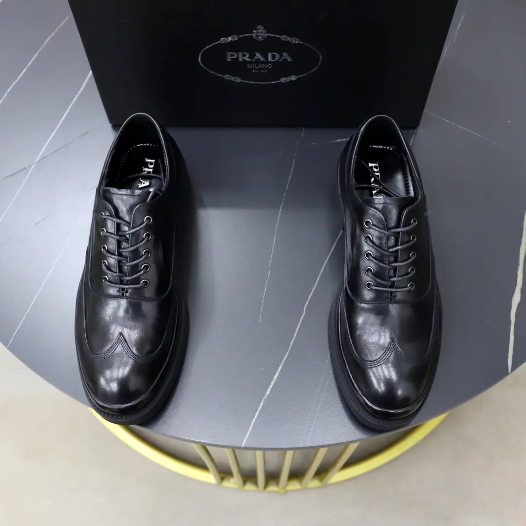 Get out of the factory. 🙅‍♂️🙅‍♂️🙅‍♂️In the cow's skin. Brand: Prada.PRADA Standard Code: 38-44（45Make a reservation.） Level: Same as the other two. Materials: The original high-end cow cover. In the cow's skin. Slipperproof, soft and heavy. Type: Men's fashion boots. The noble luxury of the great elements. Top luxury. Colours: Physical Image Colour