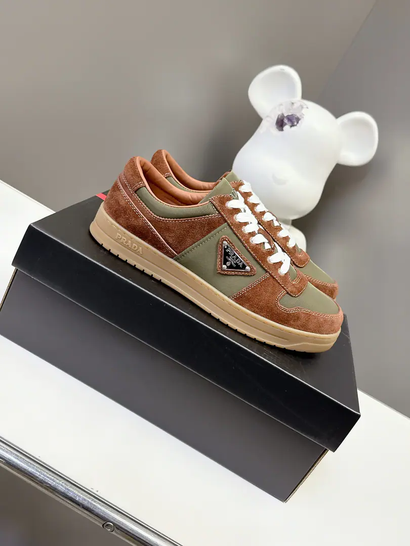 🏧𝐏𝐑𝐀𝐃𝐀Top-of-the-line new guy shoes series. The shoes are very nice and not soft. It's a lot of leisure., The feet are quite comfortable. - It's good to have air., It's a year and season.😆 The fabric is imported into the skin of cattle. The inside and the foot use cow skin. OriginalTPUOriginal Base Men:39-45 [45Custom]
