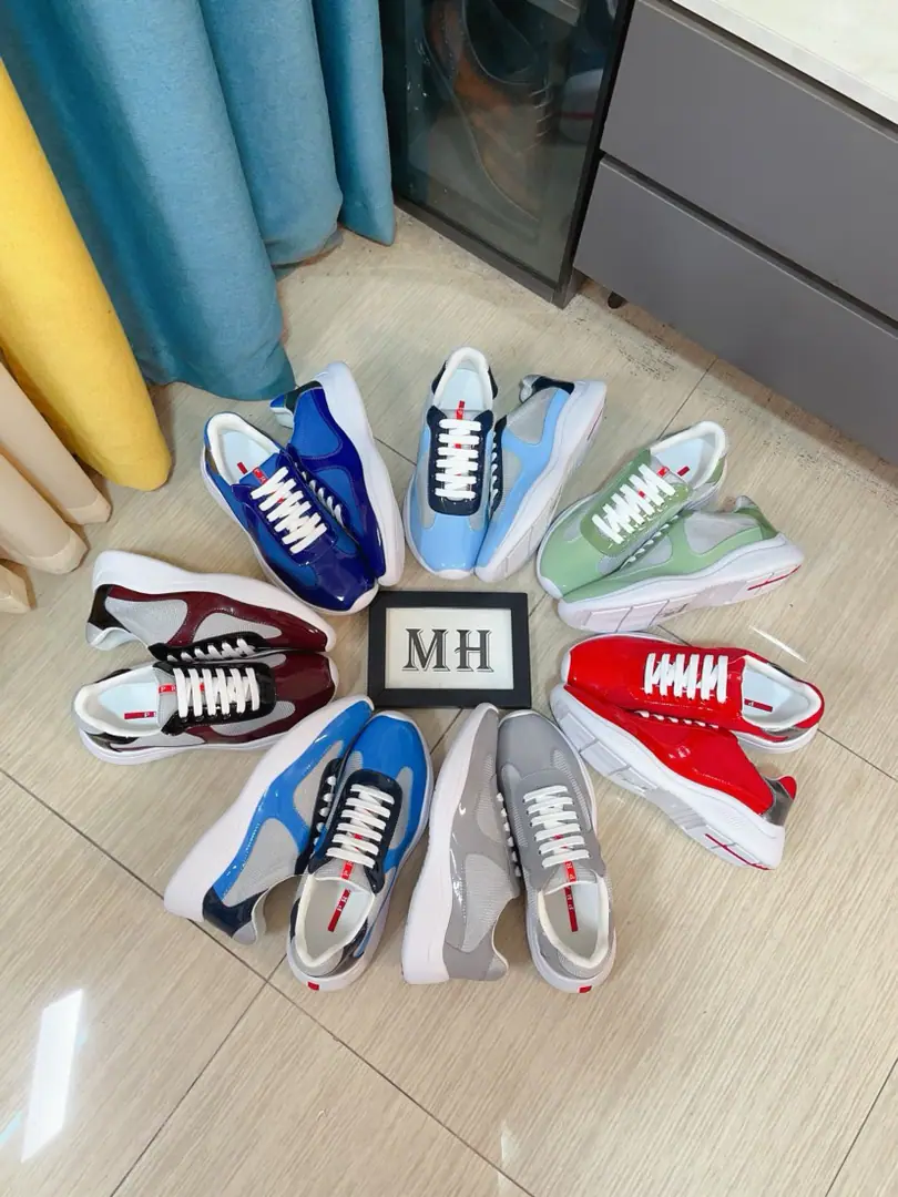 Get out of the factory.🌹🌹A new, high quality.prada(Prada.)The cabinet is on the market., New men's shoes., 😘The flour is selected for the surface net with drip-pee process.. Importing cattle and skins. 👍🏿High-end☄️- Open the slide-proof rubber floor., Fine line, Jane's atmosphere., The upper foot is comfortable., Leisure tourism. Codes:38One.44