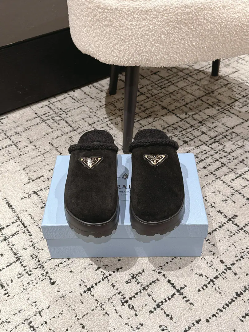 🏧𝐏𝐑𝐀𝐃𝐀The top triangle is Nironwalda, and the snow party is a big, dark, snow-headed metal gear.！ Fancy swirling cow refrigerates. In the blue wool of the Australian sheep./Foot. OriginaltpuRubber Bottom Size35-41 [40.41Custom]