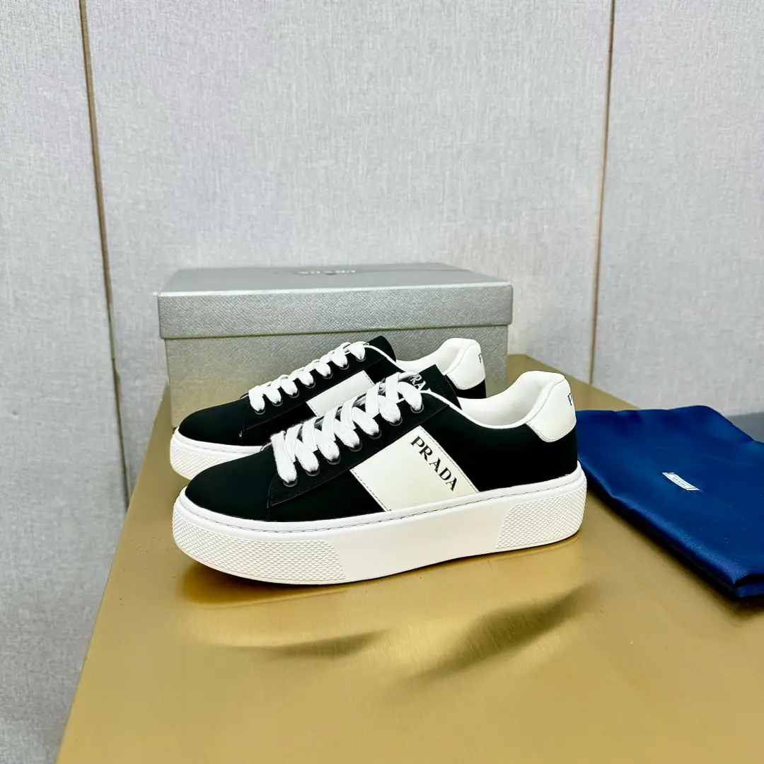 Plant price Prad*Prada. 2024Spring and summer, high-end sports shoes., These sneakers are so fashionable., Simple modern, I want to combine sports style and fine detail., The upper foot is so light., "...and made of leather material.", A rubber shoe., Shoe-tucking the alphabet., The logo, the triangulation metal logo is so elegantly developed.. Shoe.: Original green cow skin, High-wild-lighted cow emplea. Uchi.: In the sheep's skin. Otsumi!: OriginalTPU+pu♪ So we're all together ♪ Size: 35-41I'll make sure I don't change it.)