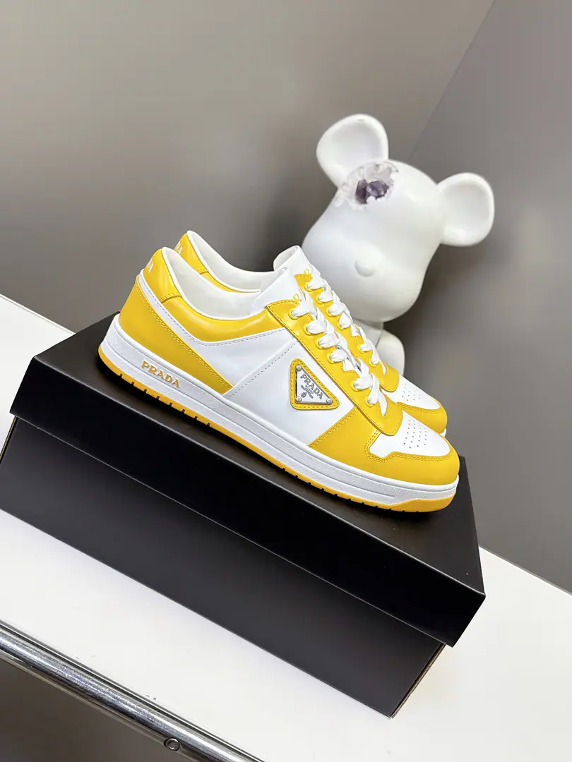 🏧𝐏𝐑𝐀𝐃𝐀Top-of-the-line new guy shoes series. The shoes are very nice and not soft. It's a lot of leisure., The feet are quite comfortable. - It's good to have air., It's a year and season.😆 The fabric is imported into the skin of cattle. The inside and the foot use cow skin. OriginalTPUOriginal Base Men:39-45 [45Custom]