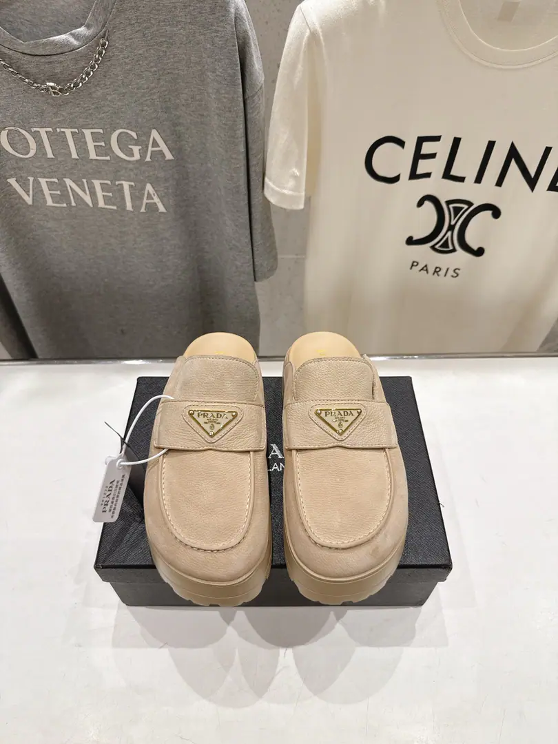 🏧𝐏𝐑𝐀𝐃𝐀- The thick bottom. - The sandals. Romans with thick belts and a show.👍Top Quality Comfort and fashion., Nice feet.！ Import water to dye the oxen./High-swiss-lighted cow revelry. In the sheep's skin./A foot-skin. The original hair bubble is too light to slide down. Height5.5cm Size35-41 [40.41Make a reservation.]