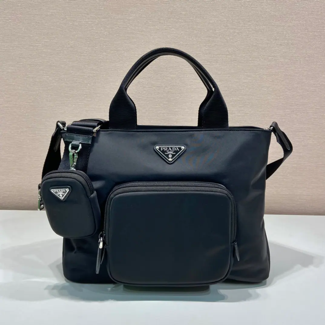 🎉New three in one.🎉1BG Totbag.🎉🎉 This Tot bag is for imported nylon flour., The front large body design., With a remixable long shoulder belt., The little bag on the shoulder.. It's perfect.😍. - How many layers?, It's light and practical.. You like the babies, get started.🎉🎉 Long34xHigh24xBottom13cm🎉🎉🎉👏👏👏