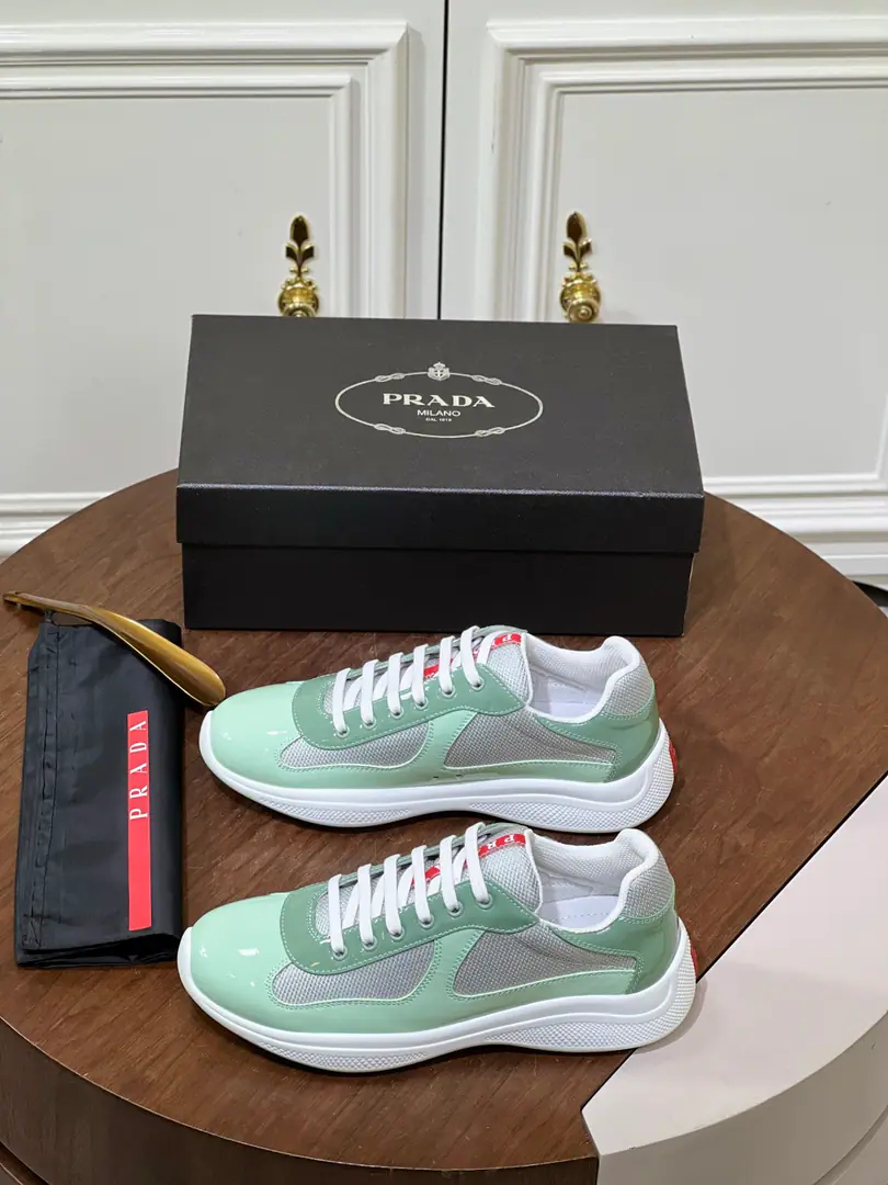 PradaPratt. d🆕New leather shoes.✔️ EmbeddedBikeTexture, It's inspired by classic aesthetics.. The tongue and the soles of the shoe are so well-known.Prada Linea RossaMarking, Further upgrade~ Size: 39-44（38.45.46.47Custom）¥