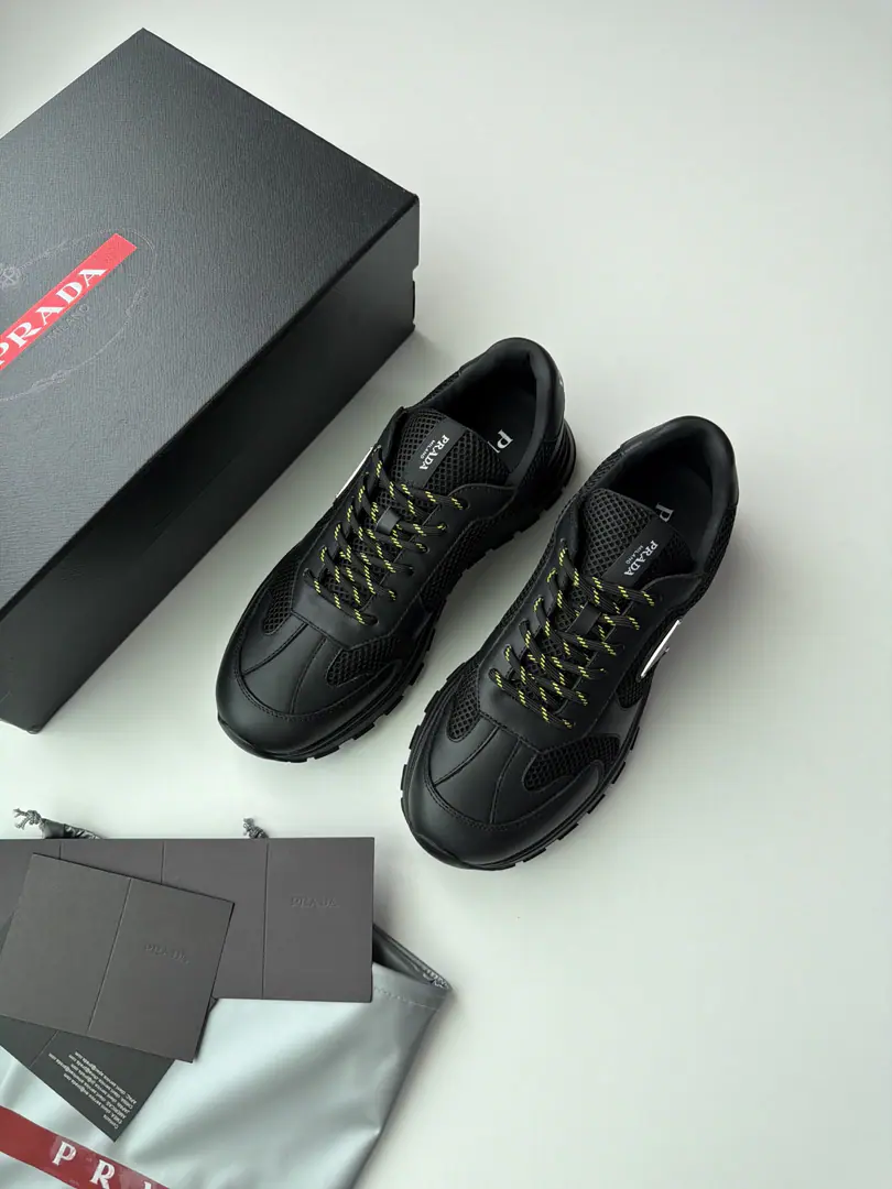 PHome sneakers are full of sports., Practical and modern., A pair of comfortable soles.. Reconstruct classic stylesPrax, I'm not sure.PradaLabel belt, badge shoelaces., Shoes are painted, eyes are pierced., Shoes with coatings, trigonometric metal logo, - I've got a shoe tongue.Prada, MilanoThe light-masked soles are dented..30Millimeter Shoe Bottom Codes: 39-45 Colours: Randal., White Bill, Blackmark, Curry Bill, Rannet, White Net, Rannet, Green Net, Ashnet