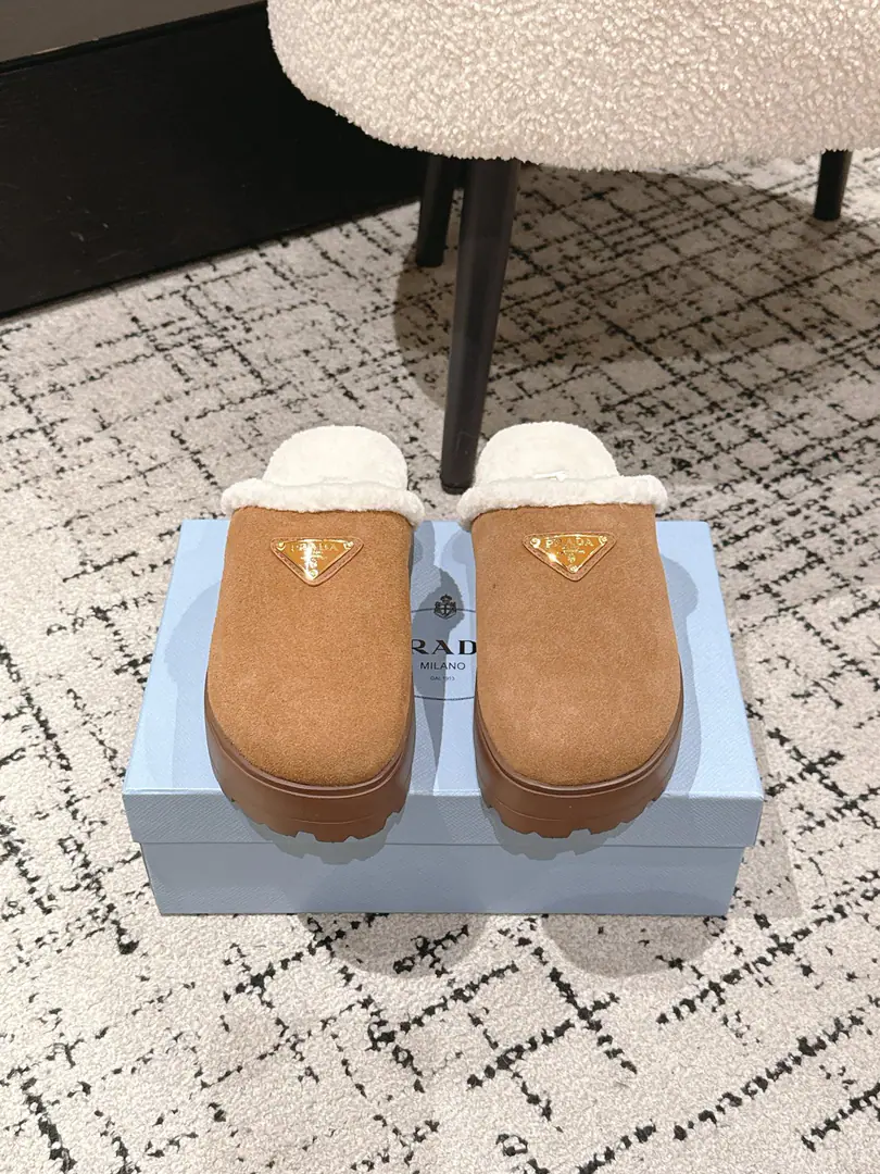 🏧𝐏𝐑𝐀𝐃𝐀The top triangle is Nironwalda, and the snow party is a big, dark, snow-headed metal gear.！ Fancy swirling cow refrigerates. In the blue wool of the Australian sheep./Foot. OriginaltpuRubber Bottom Size35-41 [40.41Custom]