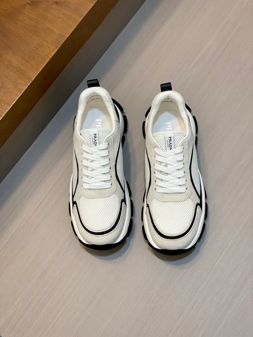 PRADA/Prada. Montecarlo Re-Edition 2026Summer leather shoes. This sneakers...2026Year as first yearLinea RossaPart of the series, Comfortableness is integrated into the design of fine innovation.. The latest style is sports style., Returning with soft-feather cattle leather and fabriced net eye shoes, Match visible top thread stitches, Respond to original mitochonous lines. I'm inspired by my driving shoes., A soft, flexible leather bag with a rubber deconstructed sole., And give the sneakers a light look and a smooth beauty.. The shoe is burning gold.logologo decoration, The watered cow's skin is covered with gold-coated cow's skin., I'll take a breath of air from my feet.！Full packaged dustproof bags！ Size: 39-40-41-42-43-44 Standard leather shoe size（45I'll make sure it's not changed.）