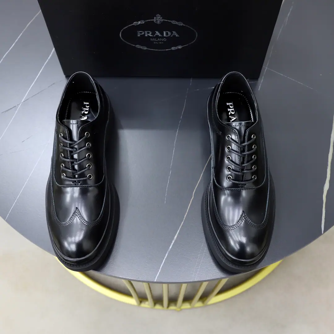 Get out of the factory. 🙅‍♂️🙅‍♂️🙅‍♂️In the cow's skin. Brand: Prada.PRADA Standard Code: 38-44（45Make a reservation.） Level: Same as the other two. Materials: The original high-end cow cover. In the cow's skin. Slipperproof, soft and heavy. Type: Men's fashion boots. The noble luxury of the great elements. Top luxury. Colours: Physical Image Colour
