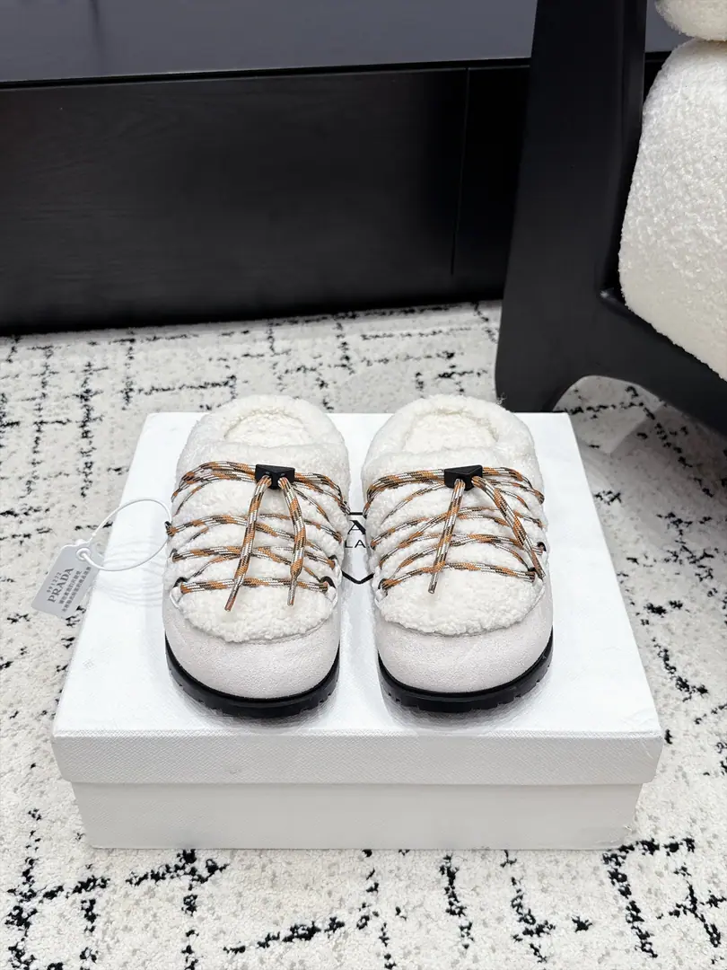 Prad*26/New lamb-fry snow boots. Half-drawn with a velvet belt. ♪ Bringing a sense of slobber and old winter ♪, Round-headed shoes with various types of feet, Wearing and strapping. Cross-loading., The good things are always the same as the design., The warmer signs are very low-key., I'm a outdoor worker and I'm a little bit of a little bit of a home-cooked.. The garbs are a unique design that is half-further., We're going to have to balance winter warmness with the tide., You're lazy and stylish., ♪ Take the feeling of the mood of the autumn winter ♪, It's a 100-packed warm shoe suit from winter.. ✔️Shoe.: Importing high-swilight cattle back-feathers ✔️Uchi.: The lamb's furs. ✔️Otsumi!: Original version to open ✔️size: 35-41Code（40, 41Code custom is not to be changed）
