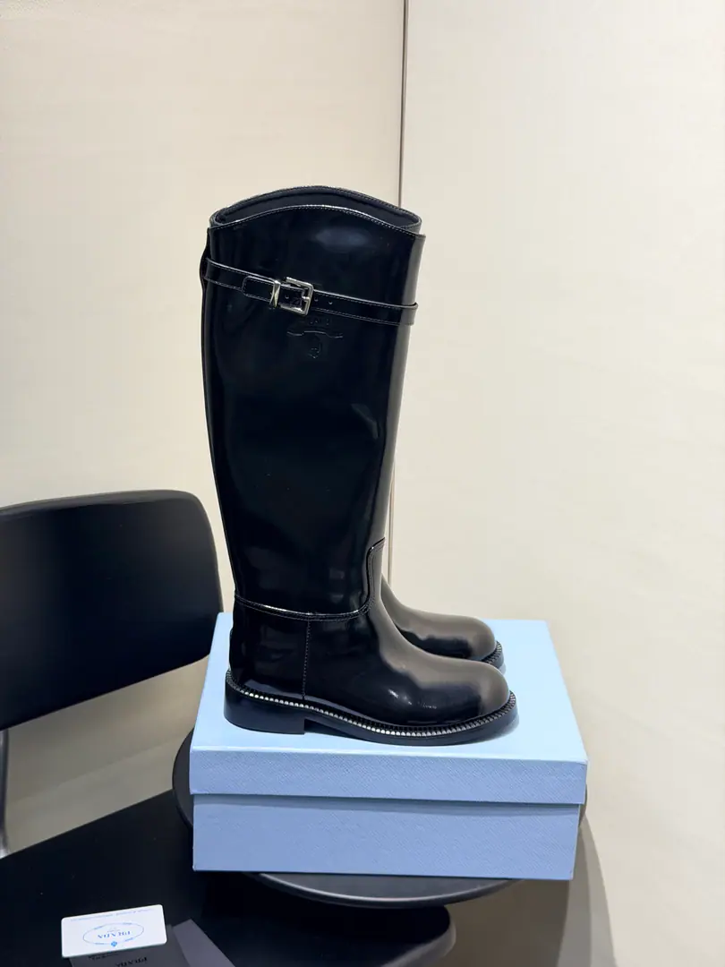 Prada.PRADATop Version The bike's high boots are coming., The upper foot superman looks nice and comfortable. The original setup is a big one.1:1Repeat Adoption Fabulous.: Head-decked cow skin., Imports of blast-proof beads. In the inside, we use mixed-plant cattle. Original packaging You're not gonna be a good guy. Codes: 35-41