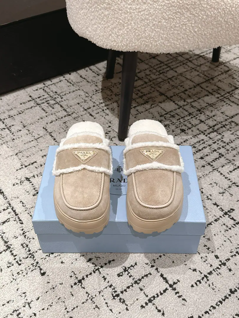🏧𝐏𝐑𝐀𝐃𝐀The top triangle is Nironwalda, and the snow party is a big, dark, snow-headed metal gear.！ Fancy swirling cow refrigerates. In the blue wool of the Australian sheep./Foot. OriginaltpuRubber Bottom Size35-41 [40.41Custom]