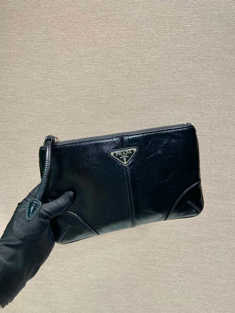 🎉Oil-and-grain handbag.🎉2NH SThe little oil bag., Original single👍👍Use of imported oil-fed leather materials, Pocket zipper., Metal accessories, polished steel stainless, Internal logo, External triangle logo, A practical and distinctive design style, It's a very fashionable atmosphere.👏👏 Long24xHigh14.5cm👏👏👏