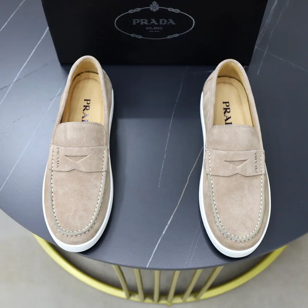 Get out of the factory. Prada.Prada The new fund's being sold simultaneously., Shoe-faced cow., In the skin of the watered cow., Original rubber floor, Perfect detail is impeccable., Standard Code39-44（45Make a reservation.）