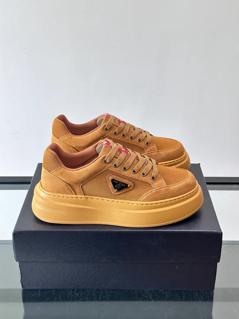 PradaThis is a colored sneaker., Use of leather+Networking, The physique is full.. Side trigonometricLogoIt's so well-known.✨, Dwelling rubber design, The grab and comfort are online., I wear a regular dress or a light exercise.OK！Janey has more details., Fashion is practical., ♪ And I'm gonna be a little more comfortable ♪～ size: 39-44（38.45Custom）
