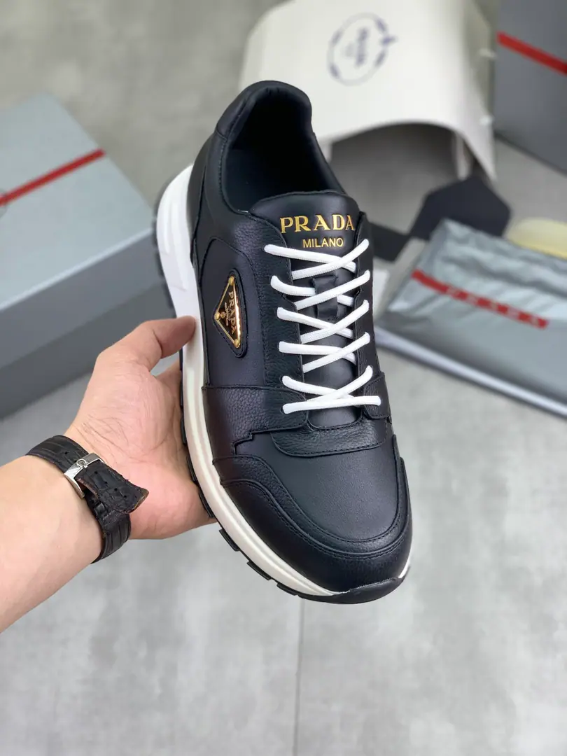 Plant prices 【Real value】The official couple is on the market., 🆘 Tide（Prada.Prada）The main pusher is the money., The front-hander's a fashion guy's shoe., Cow-faced.1: 1..Fashion is fine., The original imported cattle mats and feet inside the cow's skin.. The atmosphere is more adept and more strategizing., It'll turn the old mind around., You must be a fashionist.! You'll have to stay.! The high, the low and the comfortable., Work at high quality. Codes: 38-45 3️⃣Optional.