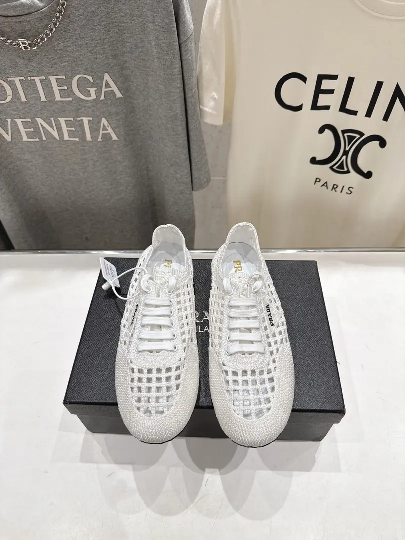 🏧𝐏𝐑𝐀𝐃𝐀 2026New knitting, free German shoes., New hooker and motion thinning shoes combine the popular bottom with the hook element. It's a simple match.PradaLetterlogo It's cozy. Summer's loose with it.👍The nylon hooking process with light air on the shoe., Let your feet go.👣♪ Breathe in your own breath ♪～ Rubber soles, smooth-proof grinding, 5mmIt's not too much for high comfort.🦶！ Skin ramp shoes are in the foot-tailed form., You're all right.🥳！ Easy to switch style, It fits every suit of spring and summer.. Codes: 35-41 [40.41Custom without re-offer]
