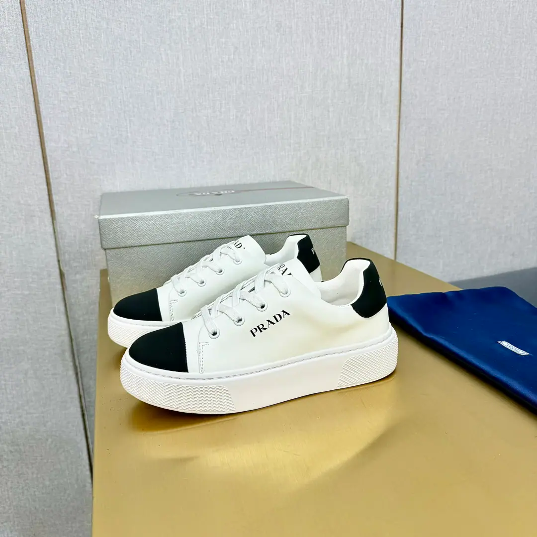 Plant price Prad*Prada. 2024Spring and summer, high-end sports shoes., These sneakers are so fashionable., Simple modern, I want to combine sports style and fine detail., The upper foot is so light., "...and made of leather material.", A rubber shoe., Shoe-tucking the alphabet., The logo, the triangulation metal logo is so elegantly developed.. Shoe.: Original green cow skin, High-wild-lighted cow emplea. Uchi.: In the sheep's skin. Otsumi!: OriginalTPU+pu♪ So we're all together ♪ Size: 35-41I'll make sure I don't change it.)