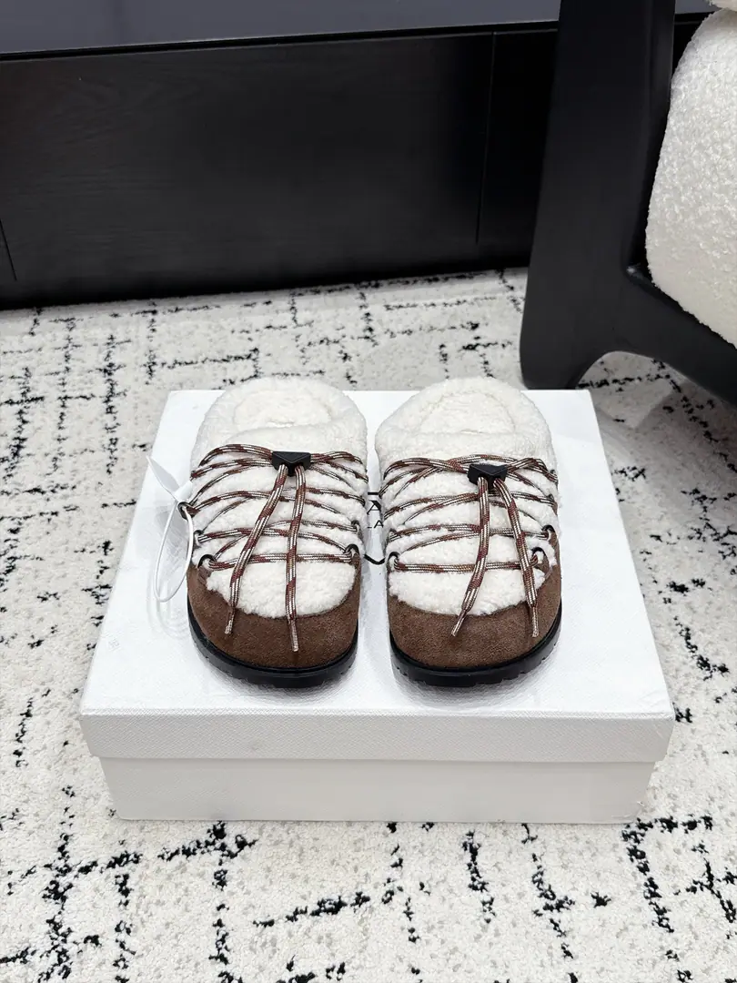 Prad*26/New lamb-fry snow boots. Half-drawn with a velvet belt. ♪ Bringing a sense of slobber and old winter ♪, Round-headed shoes with various types of feet, Wearing and strapping. Cross-loading., The good things are always the same as the design., The warmer signs are very low-key., I'm a outdoor worker and I'm a little bit of a little bit of a home-cooked.. The garbs are a unique design that is half-further., We're going to have to balance winter warmness with the tide., You're lazy and stylish., ♪ Take the feeling of the mood of the autumn winter ♪, It's a 100-packed warm shoe suit from winter.. ✔️Shoe.: Importing high-swilight cattle back-feathers ✔️Uchi.: The lamb's furs. ✔️Otsumi!: Original version to open ✔️size: 35-41Code（40, 41Code custom is not to be changed）