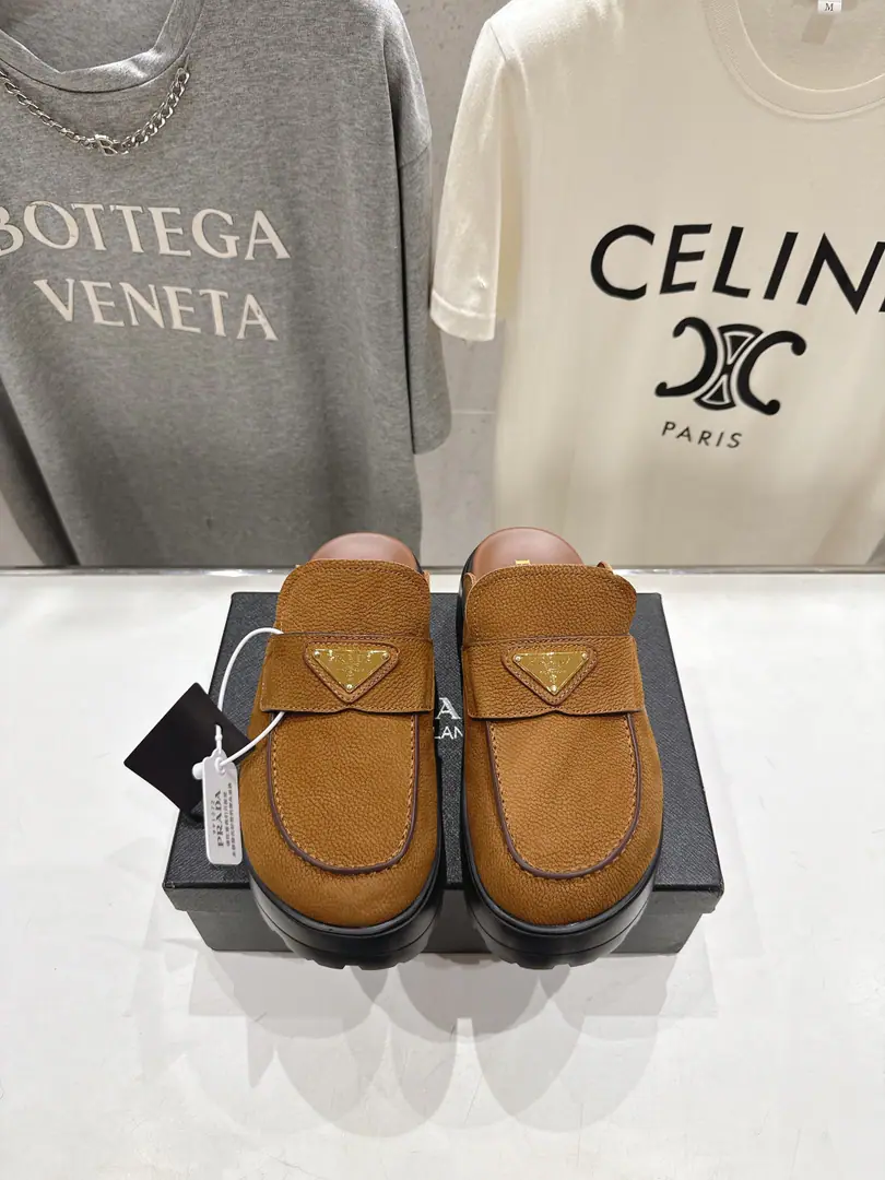🏧𝐏𝐑𝐀𝐃𝐀- The thick bottom. - The sandals. Romans with thick belts and a show.👍Top Quality Comfort and fashion., Nice feet.！ Import water to dye the oxen./High-swiss-lighted cow revelry. In the sheep's skin./A foot-skin. The original hair bubble is too light to slide down. Height5.5cm Size35-41 [40.41Make a reservation.]