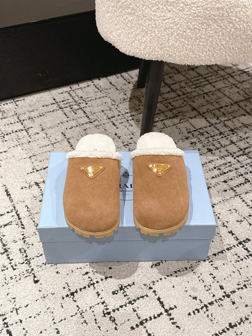 🏧𝐏𝐑𝐀𝐃𝐀The top triangle is Nironwalda, and the snow party is a big, dark, snow-headed metal gear.！ Fancy swirling cow refrigerates. In the blue wool of the Australian sheep./Foot. OriginaltpuRubber Bottom Size35-41 [40.41Custom]