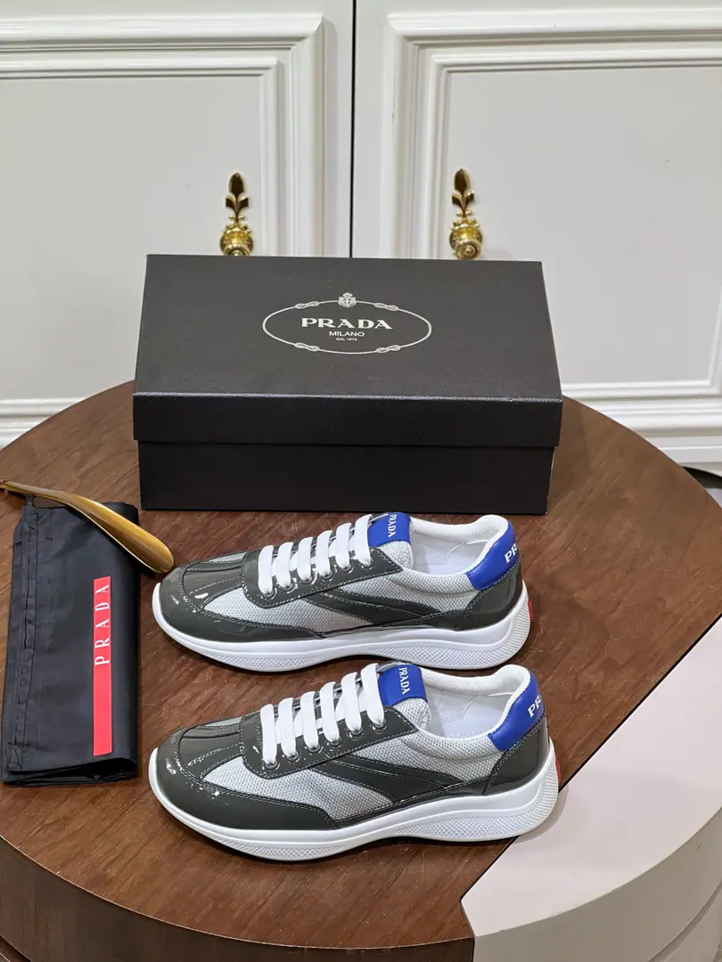 PradaPratt. d🆕New leather shoes.✔️ EmbeddedBikeTexture, It's inspired by classic aesthetics.. The tongue and the soles of the shoe are so well-known.Prada Linea RossaMarking, Further upgrade~ Size: 39-44（38.45.46.47Custom）¥