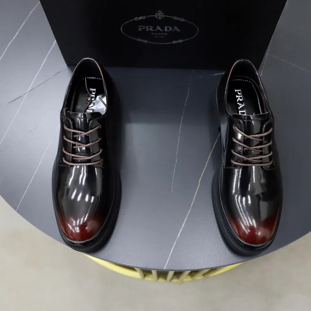 Get out of the factory. 🙅‍♂️🙅‍♂️🙅‍♂️In the cow's skin. Brand: Prada.PRADA Standard Code: 38-44（45Make a reservation.） Level: Same as the other two. Materials: The original high-end cow cover. In the cow's skin. Slipperproof, soft and heavy. Type: Men's fashion boots. The noble luxury of the great elements. Top luxury. Colours: Physical Image Colour