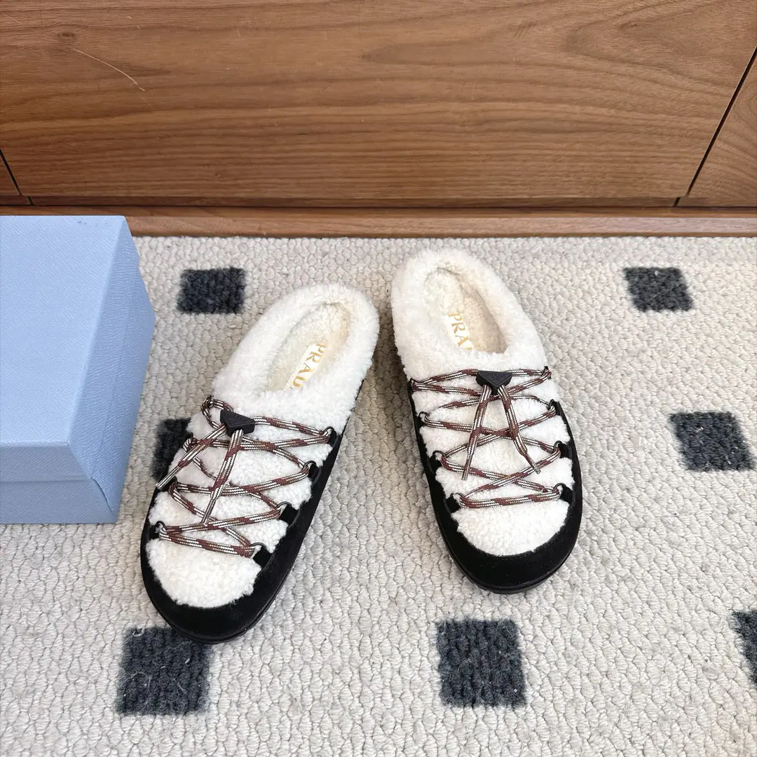 Get out of the factory.（Top Version） 26♪ Autumn and winter ♪🍂⛄️ PRADA Prada's new money.△Triangulation sign, wool shoes., Boots. Snow boots. Two-coloured velvet real lambs with red boots. DoubleTPUOtsumi! Material Details to Compare with Original, The generic version of the market is differentiated. Please accept our top quality lamb wool to be fully warm.YyDS Shoe.: Importing silk and sanded cattle skin Uchi.: Import gross Shoes under the sole.: Original Open Shoe Base Size: 35-39（40/41I'll make sure I don't change it.）
