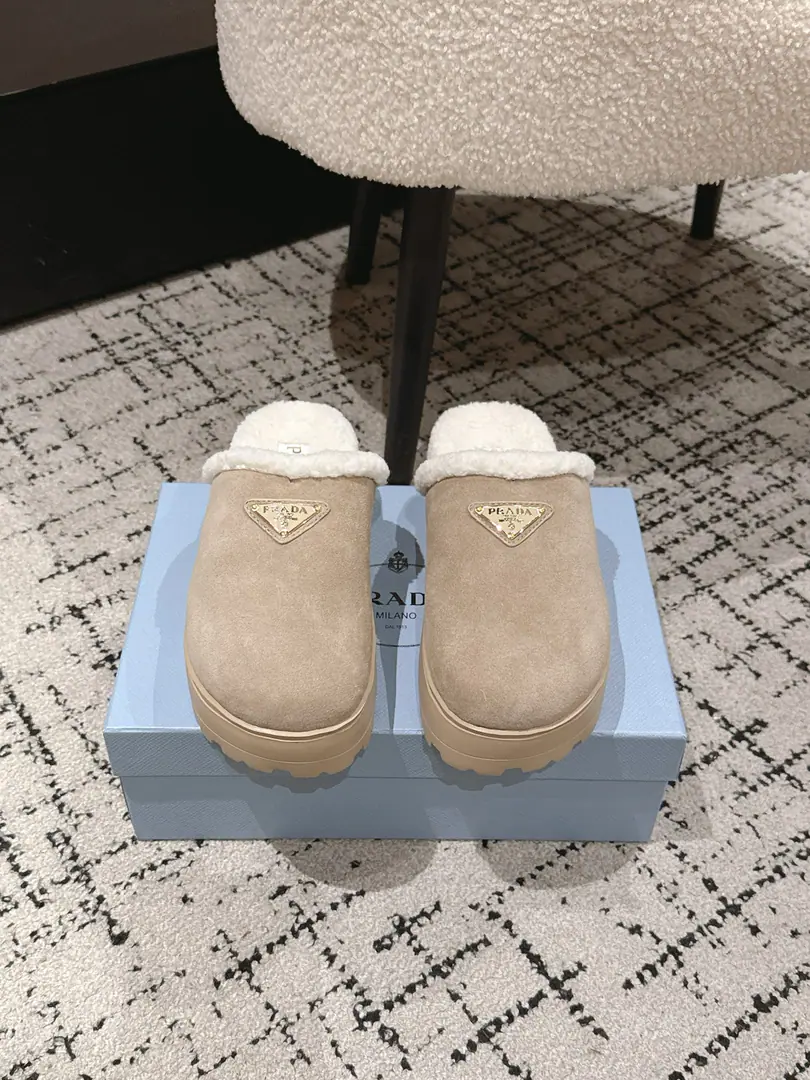 🏧𝐏𝐑𝐀𝐃𝐀The top triangle is Nironwalda, and the snow party is a big, dark, snow-headed metal gear.！ Fancy swirling cow refrigerates. In the blue wool of the Australian sheep./Foot. OriginaltpuRubber Bottom Size35-41 [40.41Custom]