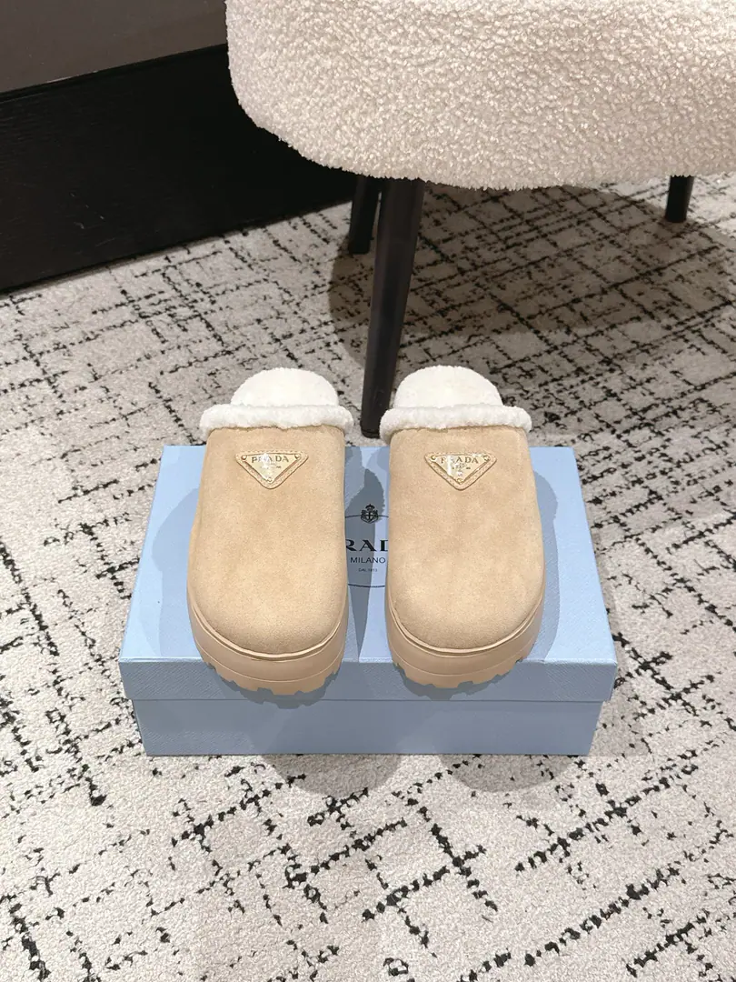 🏧𝐏𝐑𝐀𝐃𝐀The top triangle is Nironwalda, and the snow party is a big, dark, snow-headed metal gear.！ Fancy swirling cow refrigerates. In the blue wool of the Australian sheep./Foot. OriginaltpuRubber Bottom Size35-41 [40.41Custom]