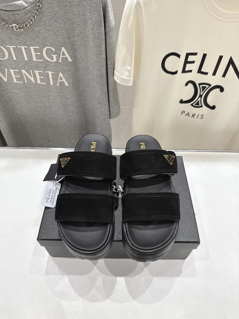 🏧𝐏𝐑𝐀𝐃𝐀- The thick bottom. - The sandals. Romans with thick belts and a show.👍Top Quality Comfort and fashion., Nice feet.！ Import water to dye the oxen./High-swiss-lighted cow revelry. In the sheep's skin./A foot-skin. The original hair bubble is too light to slide down. Height5.5cm Size35-41 [40.41Make a reservation.]