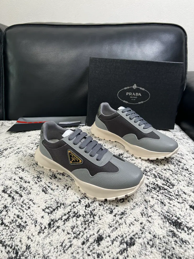 PRADA High Quality Top-level craft Prada. Synchronize cabinets Original plant configuration, Italian imports of original cow-coloured flour, I'll be comfortable importing watered cattle., Shoes under the sole.: The original factory is super comfortable with the original base., The original factory and the single. Codes 39-44（Sold 38 45 ）