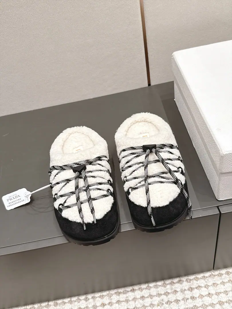 Requisition level Prad*26/New lamb-fry snow boots. Half-drawn with a velvet belt. ♪ Bringing a sense of slobber and old winter ♪, Round-headed shoes with various types of feet, Wearing and strapping. Cross-loading., The good things are always the same as the design., The warmer signs are very low-key., I'm a outdoor worker and I'm a little bit of a little bit of a home-cooked.. The garbs are a unique design that is half-further., We're going to have to balance winter warmness with the tide., You're lazy and stylish., ♪ Take the feeling of the mood of the autumn winter ♪, It's a 100-packed warm shoe suit from winter.. Shoe.: Importing high-swilight cattle back-feathers Uchi.: The lamb's furs. Otsumi!: Original version to open size: 35-41Code（40, 41Code custom is not to be changed）