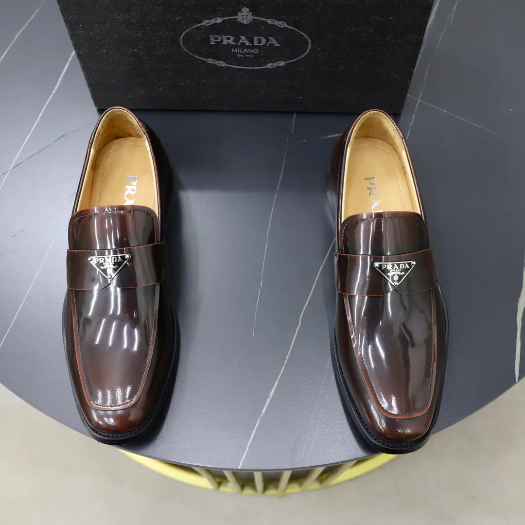 Get out of the factory. 🙅‍♂️🙅‍♂️🙅‍♂️In the cow's skin. Brand: Prada.PRADA Standard Code: 38-44（45Make a reservation.） Level: Same as the other two. Materials: The original high-end cow cover. In the cow's skin. Slipperproof, soft and heavy. Type: Men's fashion boots. The noble luxury of the great elements. Top luxury. Colours: Physical Image Colour