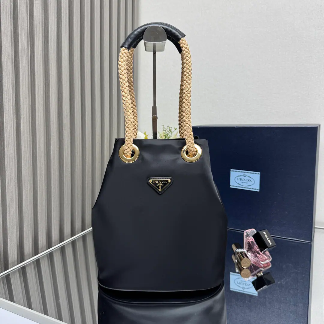 【Top First List】🎉New bucket bag.🎉1BE Showtime.🎉🎉 This regenerative nylon bag is inspired by the classic elements of oceanic style., Use a different mix., Show me the lively style.. Slided ropes hand handles with paint, trigonometric metal logo, It's a very simple thing to do., And a handy charm.. Large Space, Very leisure fashion., Another time-consuming time-out., Baby., Let's get started.🎉🎉Dimensions: Long23.5xHigh28xBottom16.5cm🎉🎉