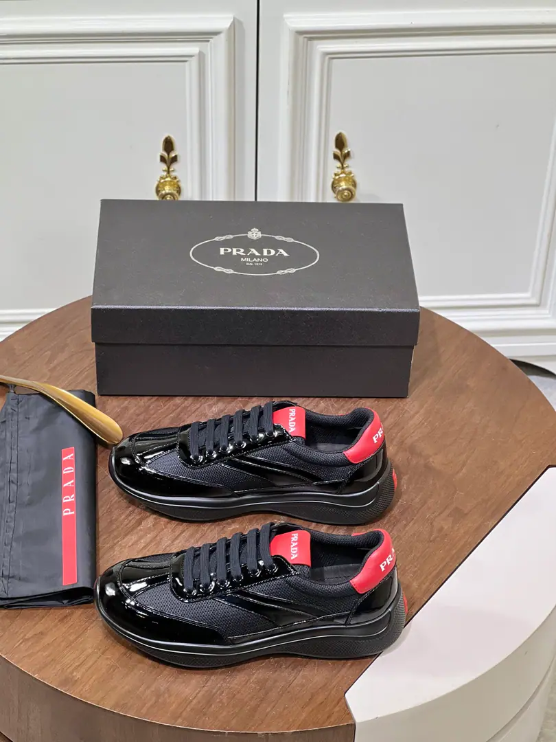 PradaPratt. d🆕New leather shoes.✔️ EmbeddedBikeTexture, It's inspired by classic aesthetics.. The tongue and the soles of the shoe are so well-known.Prada Linea RossaMarking, Further upgrade~ Size: 39-44（38.45.46.47Custom）¥