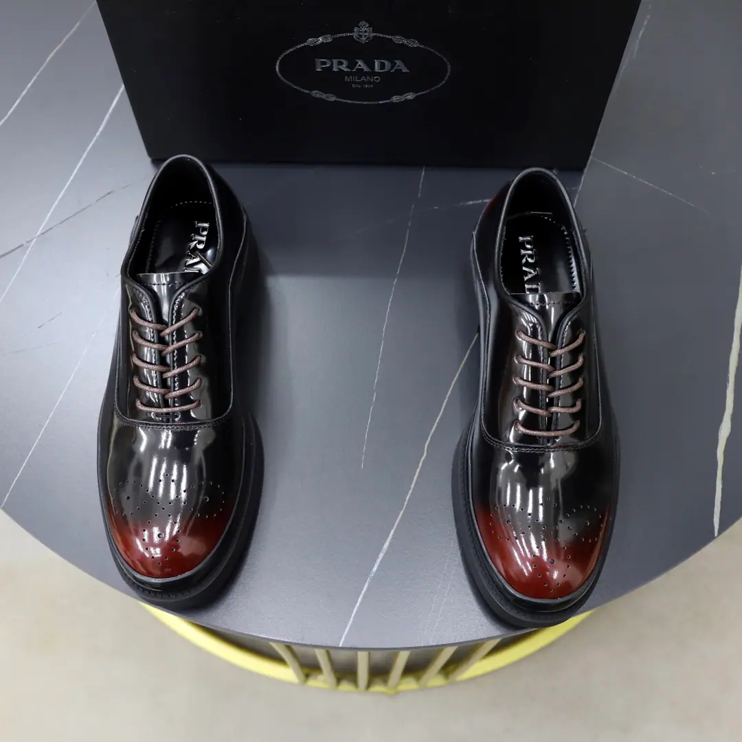 Get out of the factory. 🙅‍♂️🙅‍♂️🙅‍♂️In the cow's skin. Brand: Prada.PRADA Standard Code: 38-44（45Make a reservation.） Level: Same as the other two. Materials: The original high-end cow cover. In the cow's skin. Slipperproof, soft and heavy. Type: Men's fashion boots. The noble luxury of the great elements. Top luxury. Colours: Physical Image Colour