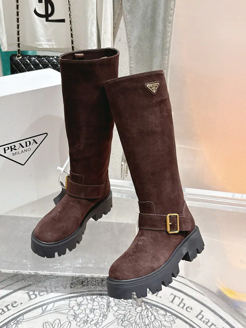 🏧𝐏𝐑𝐀𝐃𝐀Prada.F Series The latest triangulation buttons are thick and long-barrel boots Martin boots., A very long watch.. Take the boots from the show. Original Recym The layout is superb. It's a classic. It's super patient. - It's a long-lasting suit. But... The Thin Legs. Jane's atmosphere.. Shoe.: Customize high-wild and light-cut cow-flail material Uchi.: Comfortable, silk-grained cow skin. Otsumi!: Original version modeled in.TpuBottom Codes: 35-40 [40.41Make a reservation.]