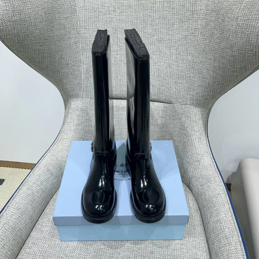 Get out of the factory.: 《Unique top version》 PRAD*A2026vsThe New Boots Series in the morning and autumn.…… 【Round head, short boots.】 ✔️New money up.⚠️This is a very thick shot of the O.S.A., insIt's a fire too., I've been changing shoes for a month.🖤The overall line flow remains the same as the original., It's so charming., I believe a woman of taste will see it., PRAD*AThe series never fails., The goddess's sharp object.…… ❶Fabulous.: Original Customise/Bullskins. ❷Uchi.: Original customized sheep skin ❸Foot.: Original customized sheep skin ❹Otsumi!: Original customised slide-proof combination bottom ❺He's tall.: 4cm ❻Codes: 35-39（40.41.I'll make sure I don't change it.） ❼Packaging: Original package ☀Colours:Synchronise update of the network