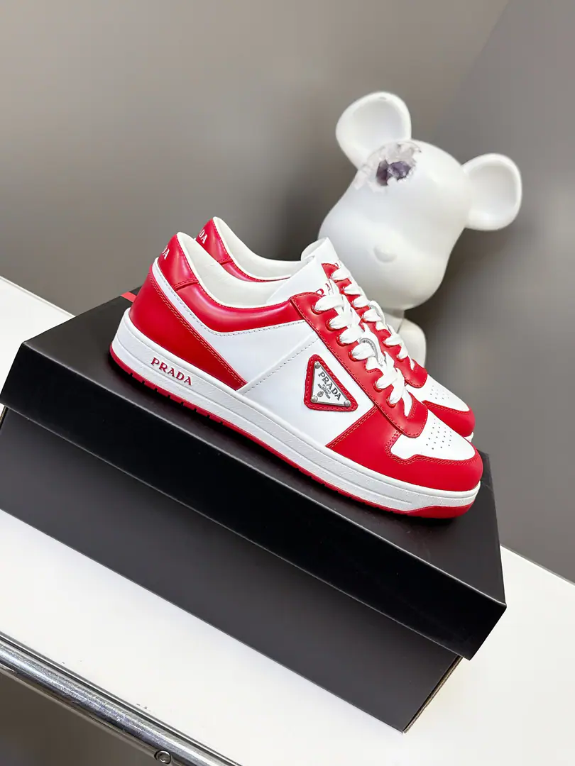 🏧𝐏𝐑𝐀𝐃𝐀Top-of-the-line new guy shoes series. The shoes are very nice and not soft. It's a lot of leisure., The feet are quite comfortable. - It's good to have air., It's a year and season.😆 The fabric is imported into the skin of cattle. The inside and the foot use cow skin. OriginalTPUOriginal Base Men:39-45 [45Custom]