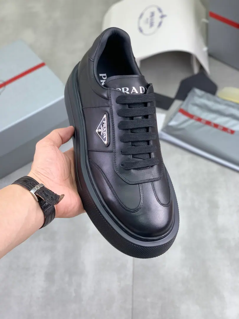 Plant prices 【Real value】The official couple is on the market., 🆘 Tide（Prada.Prada）The main pusher is the money., The front-hander's a fashion guy's shoe., Cow-faced.1: 1..Fashion is fine., The original imported cattle mats and feet inside the cow's skin.. The atmosphere is more adept and more strategizing., It'll turn the old mind around., You must be a fashionist.! You'll have to stay.! The high, the low and the comfortable., Work at high quality. Codes: 38-45 5️⃣Optional.