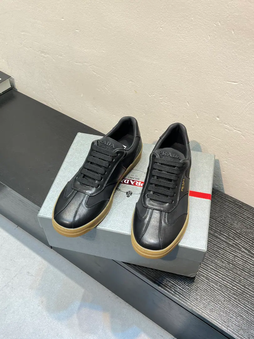 【PRADAPrada.】——The guy's shoe cabinet is a mess., Synchronise Action, 1High quality delivery✔️ Original cow skin, Skins and feet., 1🆚1Repeat, Original factory base, 38-45（45I'll make sure I don't change it.）