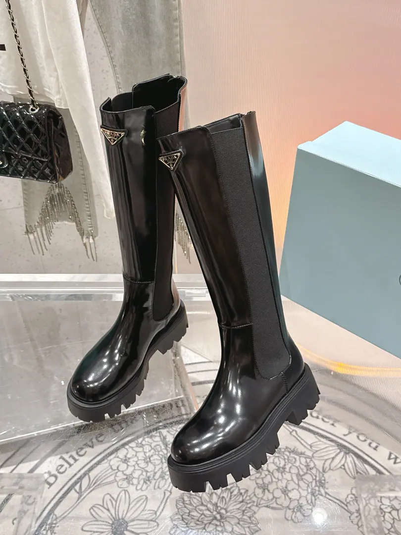 🏧𝐏𝐑𝐀𝐃𝐀/Prada Twilight. Triangular marker Chelsea thick boots.. The fabric is custom-made for cattle skin. The insides are all sheep's skin. ItalyTPUOtsumi! size: 35-40 [40/41Custom]