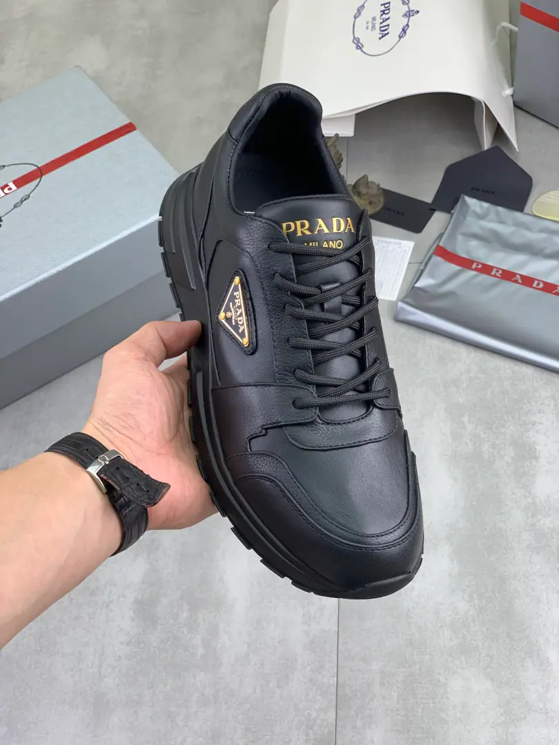 Plant prices 【Real value】The official couple is on the market., 🆘 Tide（Prada.Prada）The main pusher is the money., The front-hander's a fashion guy's shoe., Cow-faced.1: 1..Fashion is fine., The original imported cattle mats and feet inside the cow's skin.. The atmosphere is more adept and more strategizing., It'll turn the old mind around., You must be a fashionist.! You'll have to stay.! The high, the low and the comfortable., Work at high quality. Codes: 38-45 3️⃣Optional.