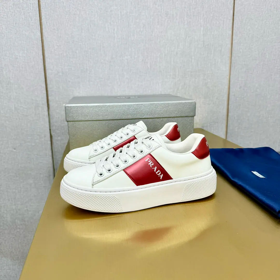Plant price Prad*Prada. 2024Spring and summer, high-end sports shoes., These sneakers are so fashionable., Simple modern, I want to combine sports style and fine detail., The upper foot is so light., "...and made of leather material.", A rubber shoe., Shoe-tucking the alphabet., The logo, the triangulation metal logo is so elegantly developed.. Shoe.: Original green cow skin, High-wild-lighted cow emplea. Uchi.: In the sheep's skin. Otsumi!: OriginalTPU+pu♪ So we're all together ♪ Size: 35-41I'll make sure I don't change it.)
