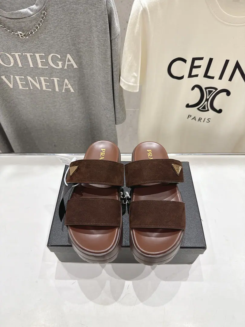 🏧𝐏𝐑𝐀𝐃𝐀- The thick bottom. - The sandals. Romans with thick belts and a show.👍Top Quality Comfort and fashion., Nice feet.！ Import water to dye the oxen./High-swiss-lighted cow revelry. In the sheep's skin./A foot-skin. The original hair bubble is too light to slide down. Height5.5cm Size35-41 [40.41Make a reservation.]